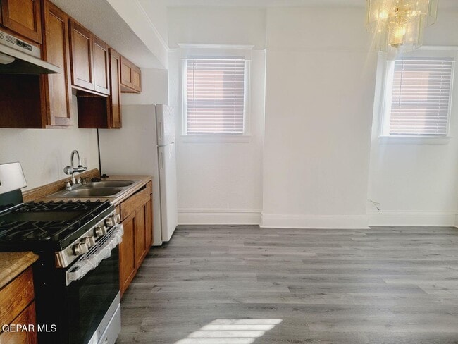 Building Photo - 1928 Arizona Ave