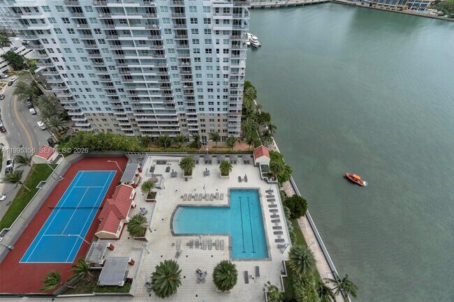 Building Photo - 1155 Brickell Bay Dr