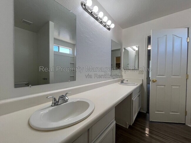 Building Photo - 7347 N 72nd Dr