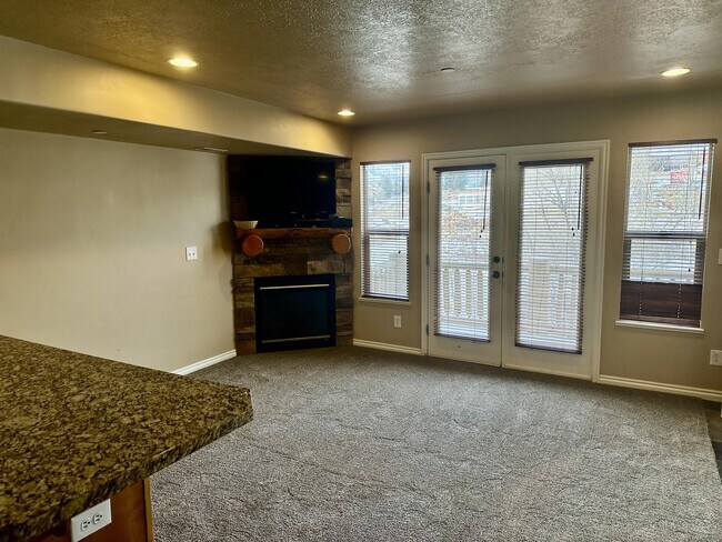 Building Photo - 3521 N Fox Run Dr