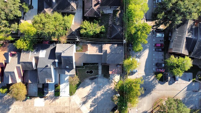 Building Photo - 10743 Boardwalk St