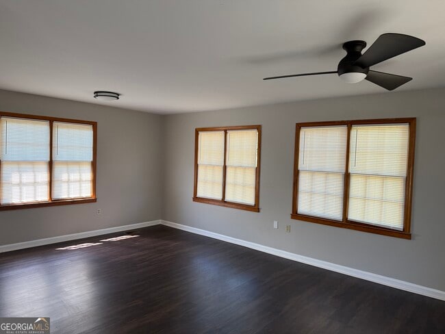 Building Photo - 1780 Elmwood Cir