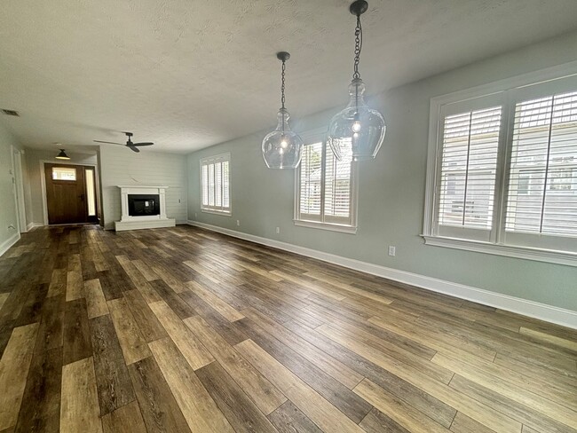 Building Photo - 802 Marvin Ave