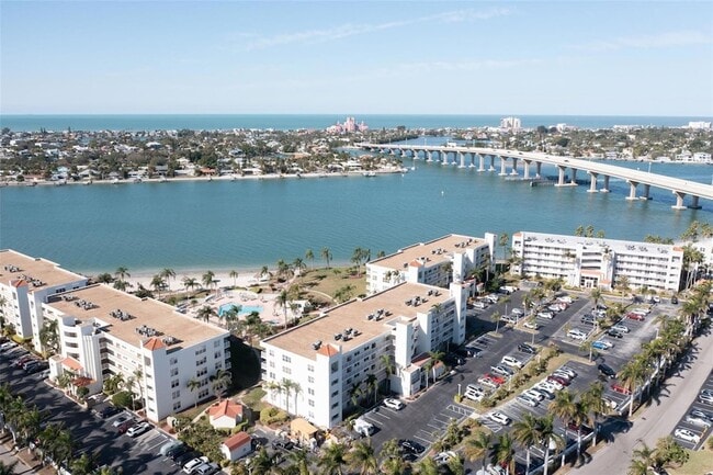 Building Photo - 5901 Bahia Del Mar Cir N