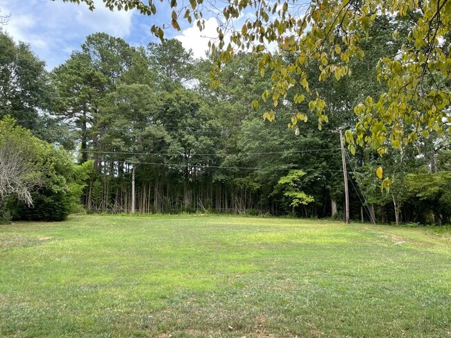 Building Photo - 310 Pendleton Rd