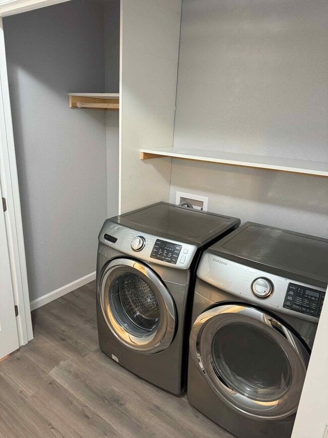 Building Photo - 324-326 W Coral Dr