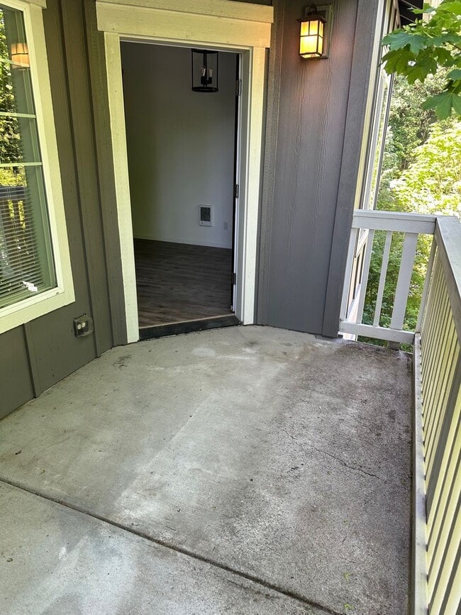 Building Photo - Grand Oaks 2 bedroom Condo