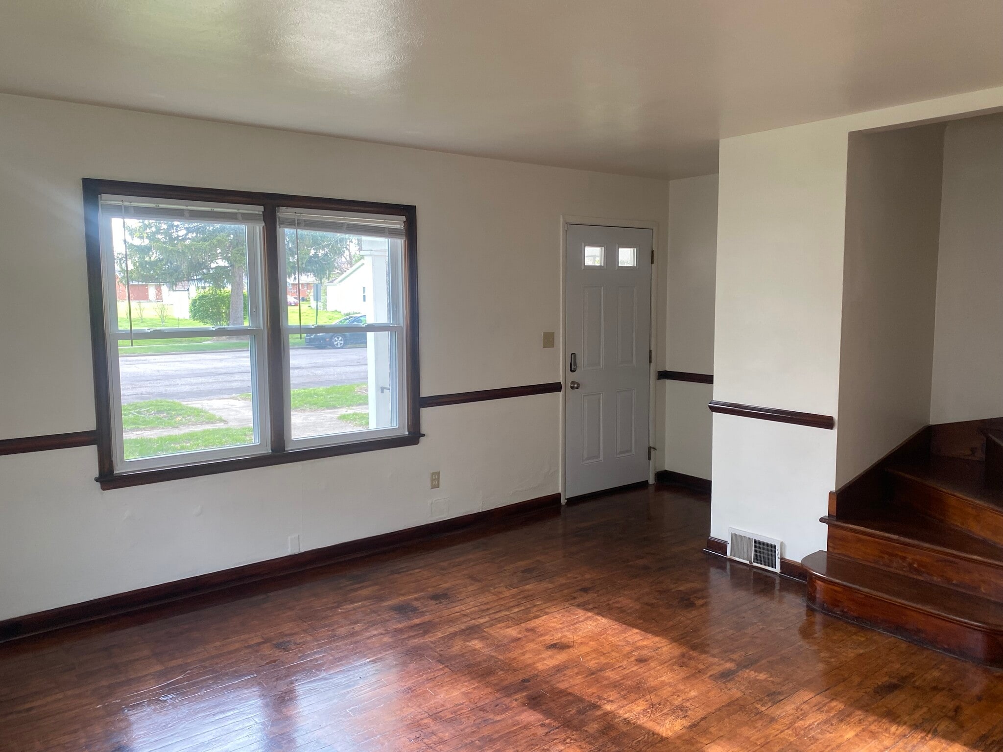 Building Photo - 430 N 4th St