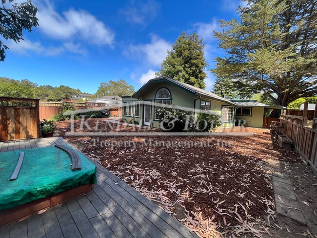 Building Photo - La Selva Beach Charmer with Hot Tub- 2 bed...