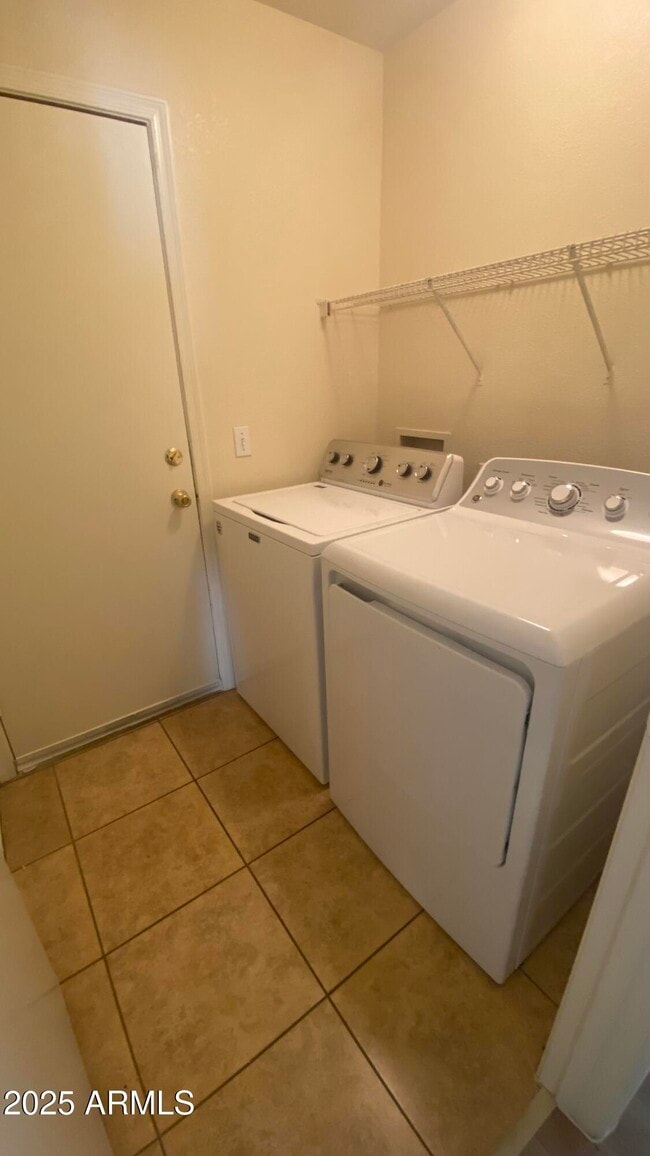 Building Photo - 3310 S 66th Ln