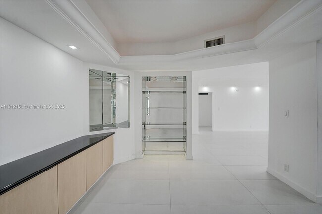 Building Photo - 20281 E Country Club Dr