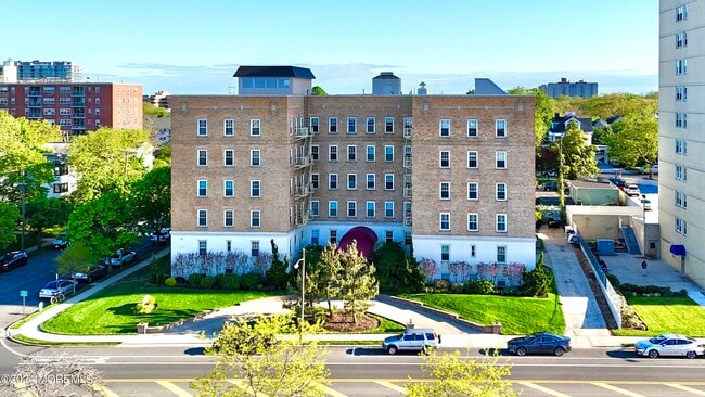 Building Photo - 500 Deal Lake Dr