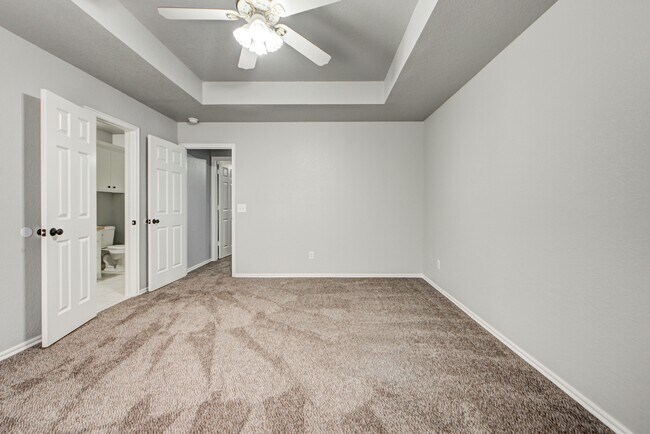 Building Photo - 917 Rambling Oaks Dr