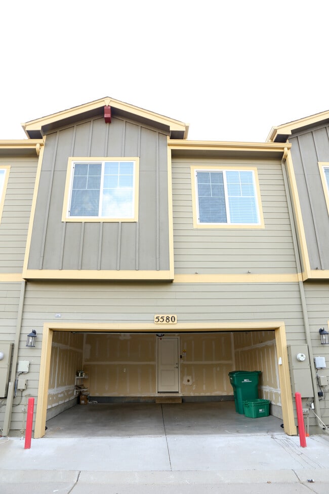 Building Photo - 5580 W 72nd Ave