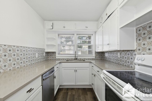 Building Photo - GORGEOUS Sleepy Hollow Home!!!!!