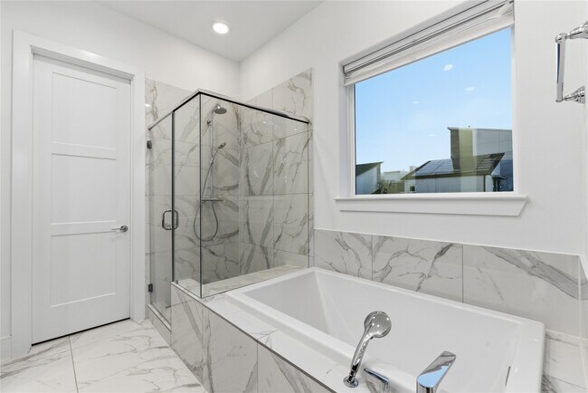 Building Photo - 2412 Canal St