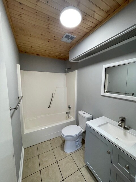 Full Bath - 116 Lookout Dr