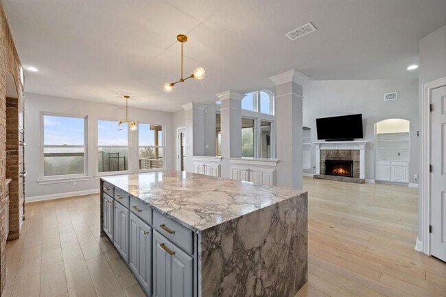 Building Photo - 2137 Rivina Dr