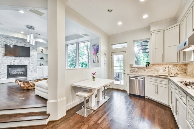 Building Photo - 4736 Post Oak Timber Dr