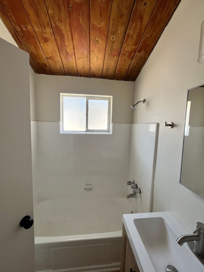 Building Photo - $1,775 - 1 Bed 1 Bath Fully Renovated Apartment within a Gated Complex in City Heights