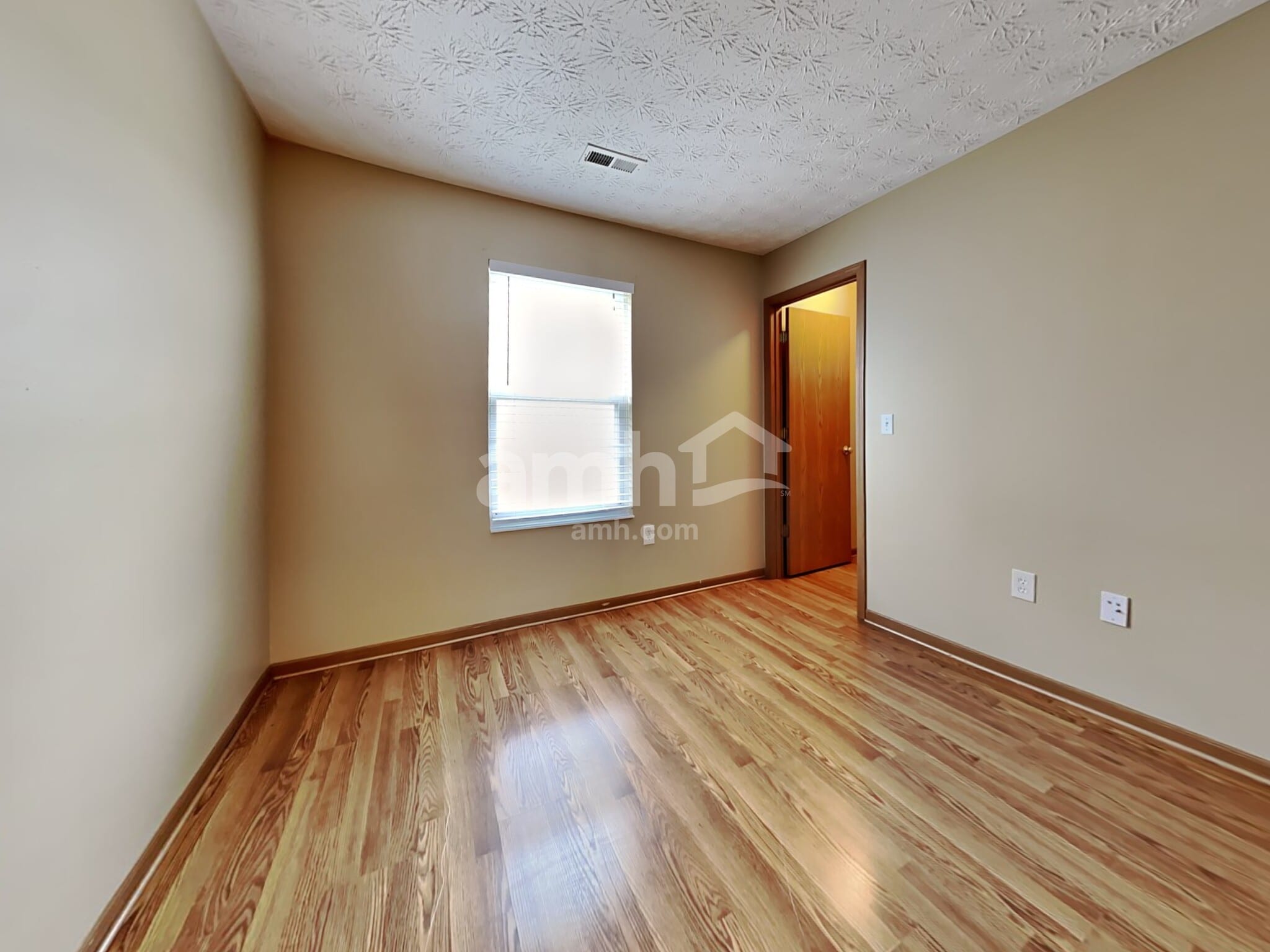 Building Photo - 126 Thompson St