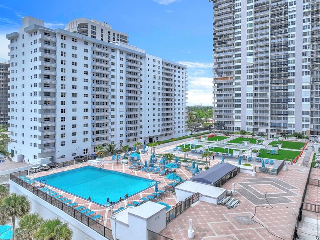 Building Photo - 4280 Galt Ocean Dr