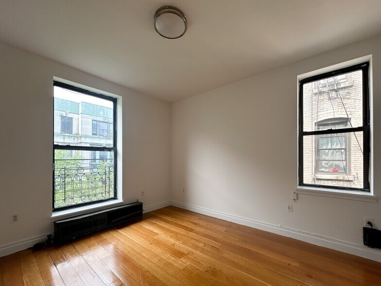 Building Photo - 609 W 137th St