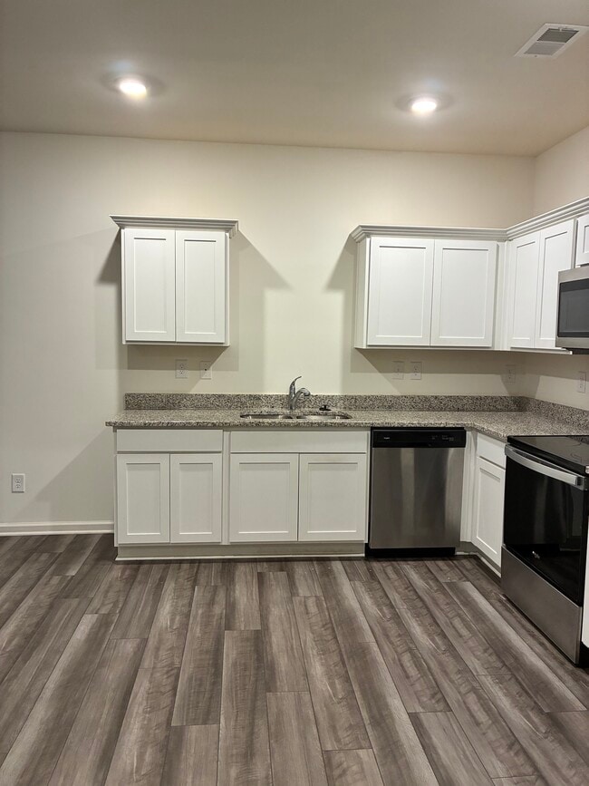 Building Photo - Cartersville Townhomes