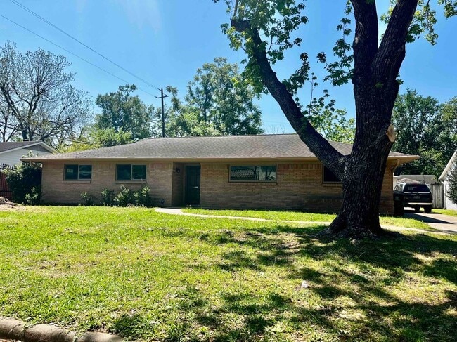 Primary Photo - 8106 Mullins Dr