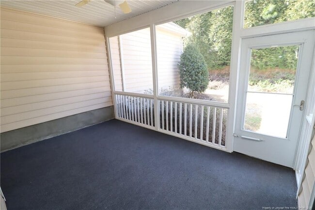 Building Photo - 619 Sealine Dr