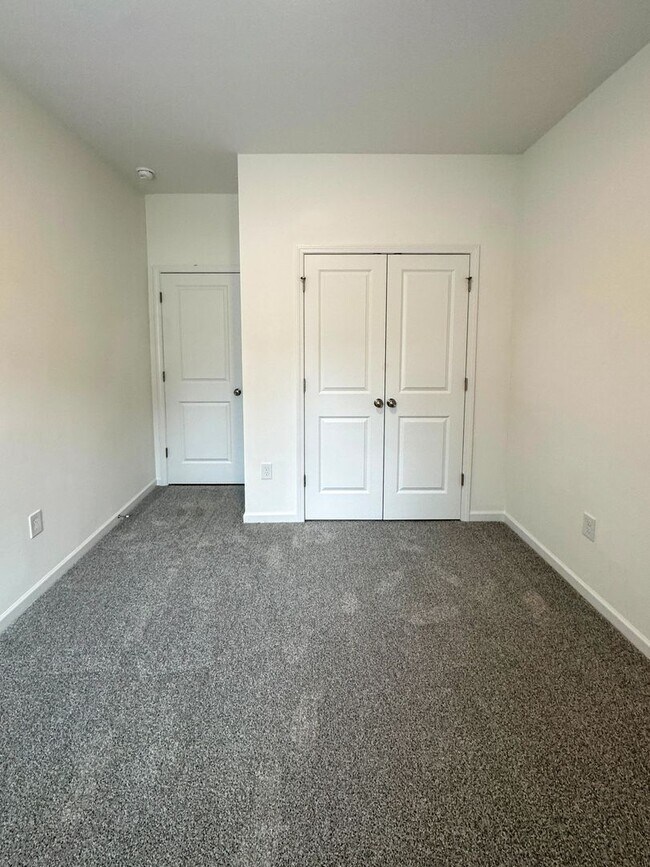 Building Photo - Beautiful 3 Bed 2 Bath Home in Raeford