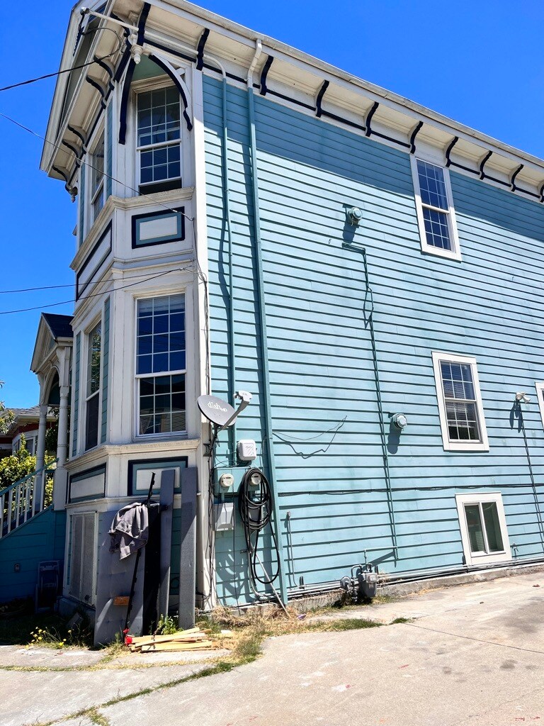 Building Photo - 1622 center st