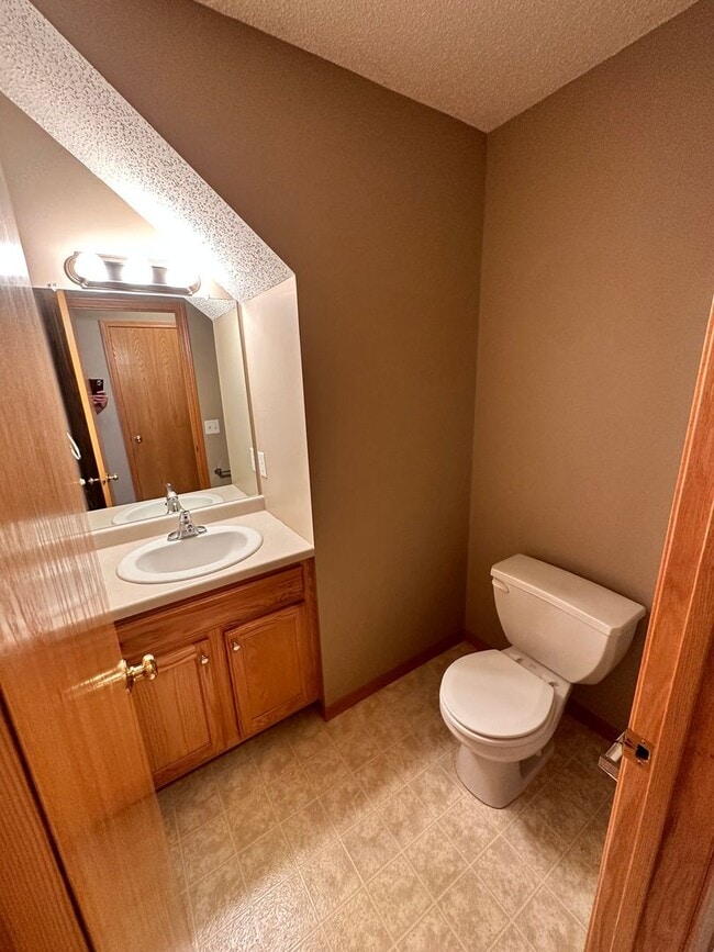 Building Photo - Beauting 2 Bed Town Home for Rent