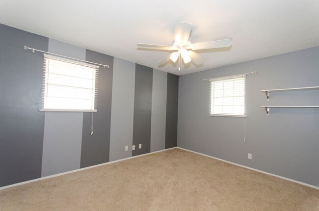 Building Photo - Super cute 3 bedroom, 2 bath home in the s...