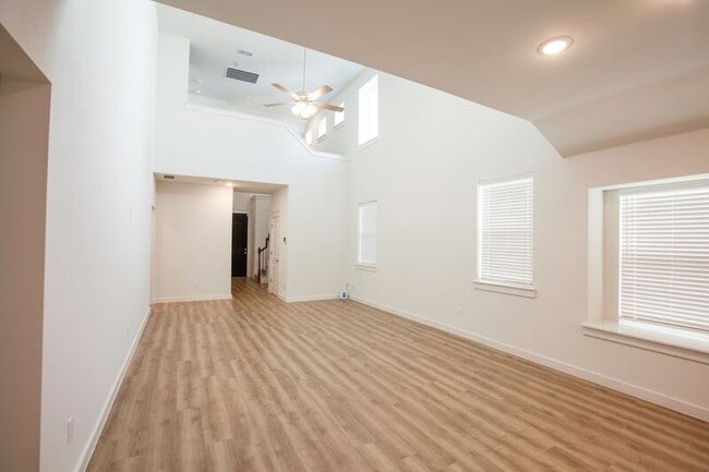 Building Photo - 514 Weller Rd