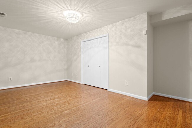 Building Photo - 4 Bed 3 Bath - Bethesda Single Family Home - Move In Ready