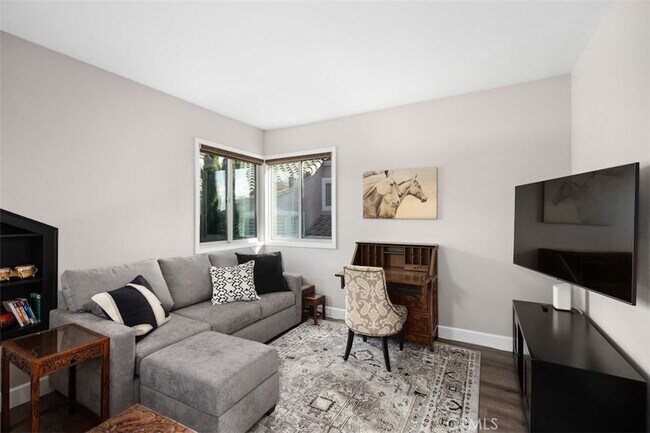 Building Photo - 12 Dauphin