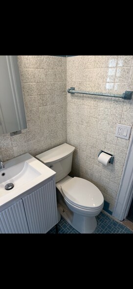 Building Photo - 2123 E 15th St