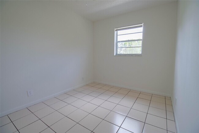 Building Photo - 1505 SW 2nd St