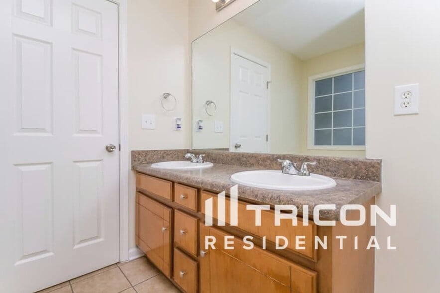 Building Photo - 129 Mary Joe Martin Dr