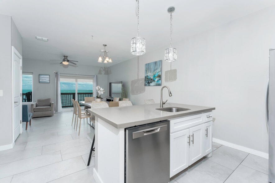 Building Photo - 404 N Tarnava St