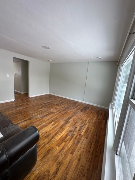 Building Photo - 211 Kent Rd