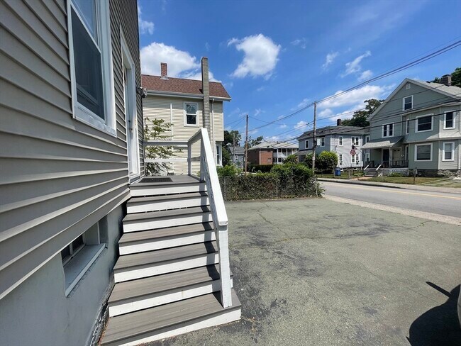 Building Photo - 164 Brown St
