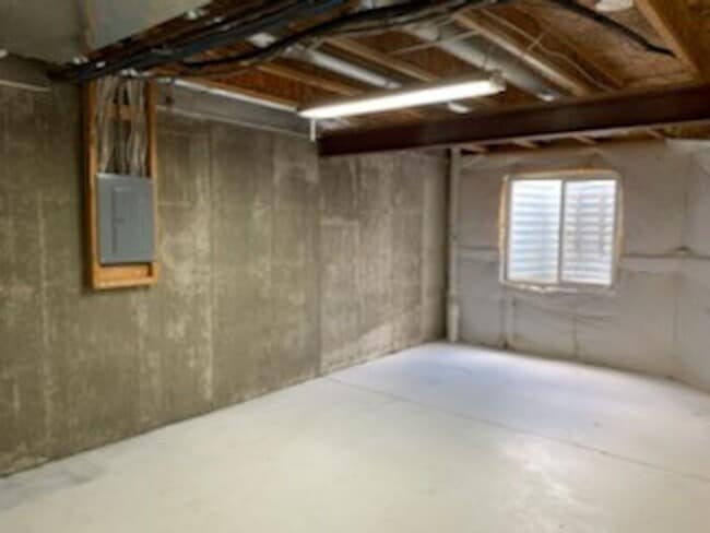 Building Photo - Beautiful Townhome in South Ft Collins!