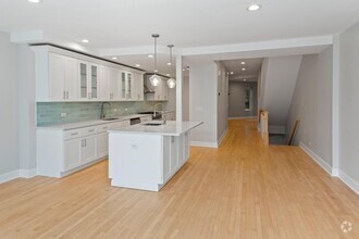 Building Photo - 5 bedroom in Chicago IL 60614