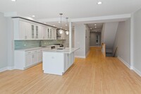 Building Photo - 5 bedroom in Chicago IL 60614