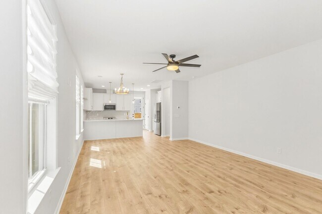 Building Photo - Beautiful 3 Bedroom 2.5 Bathroom Home in Windsor Crossing with Loft