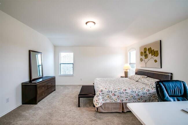 Building Photo - 1924 Stringer Pass