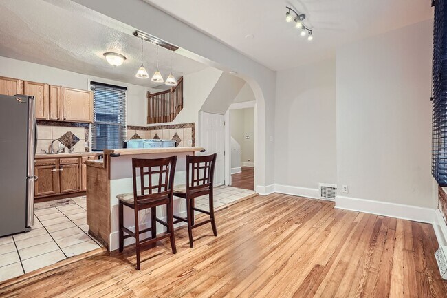 Building Photo - LOCATION! Blocks to Bronco's Stadium, light rail, park, Sloan's Lake.  ALL Utilities Included! Ov...