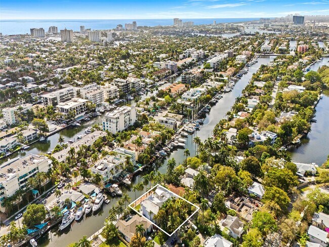 Building Photo - 450 Victoria Terrace